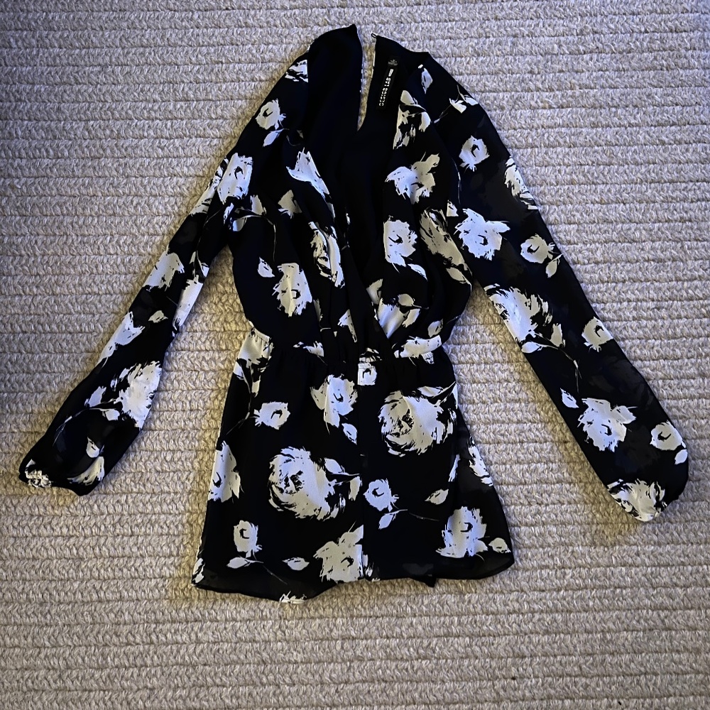 DESIGN LAB Black shorts romper long sleeve with white roses size M